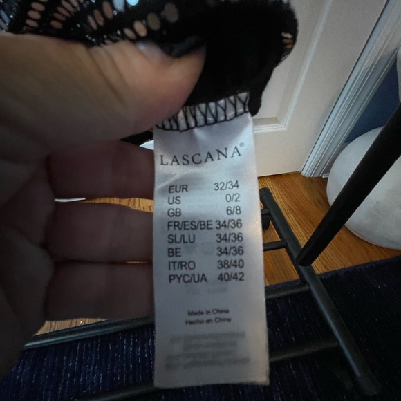 Top - Picture 2 of 2